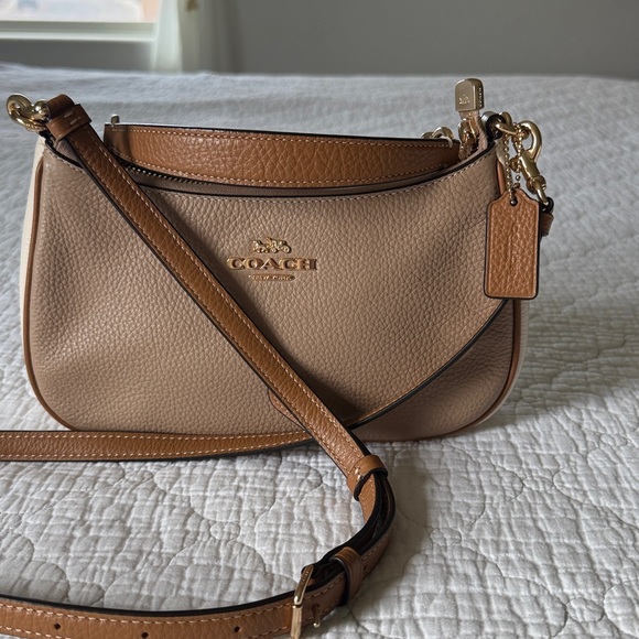 Coach Teri Beige Leather Shoulder/Crossbody Bag - Picture 3 of 7